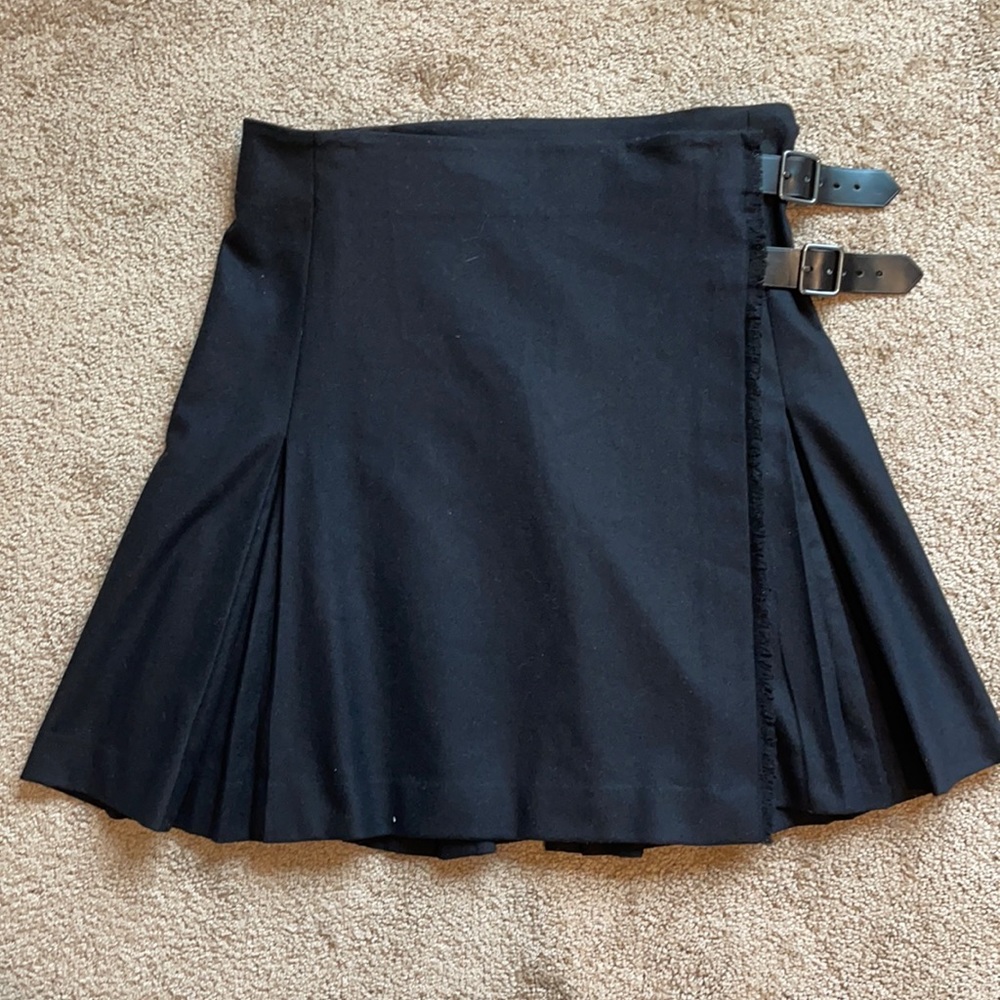 Burberry London knee length black pleated kilt with buckles